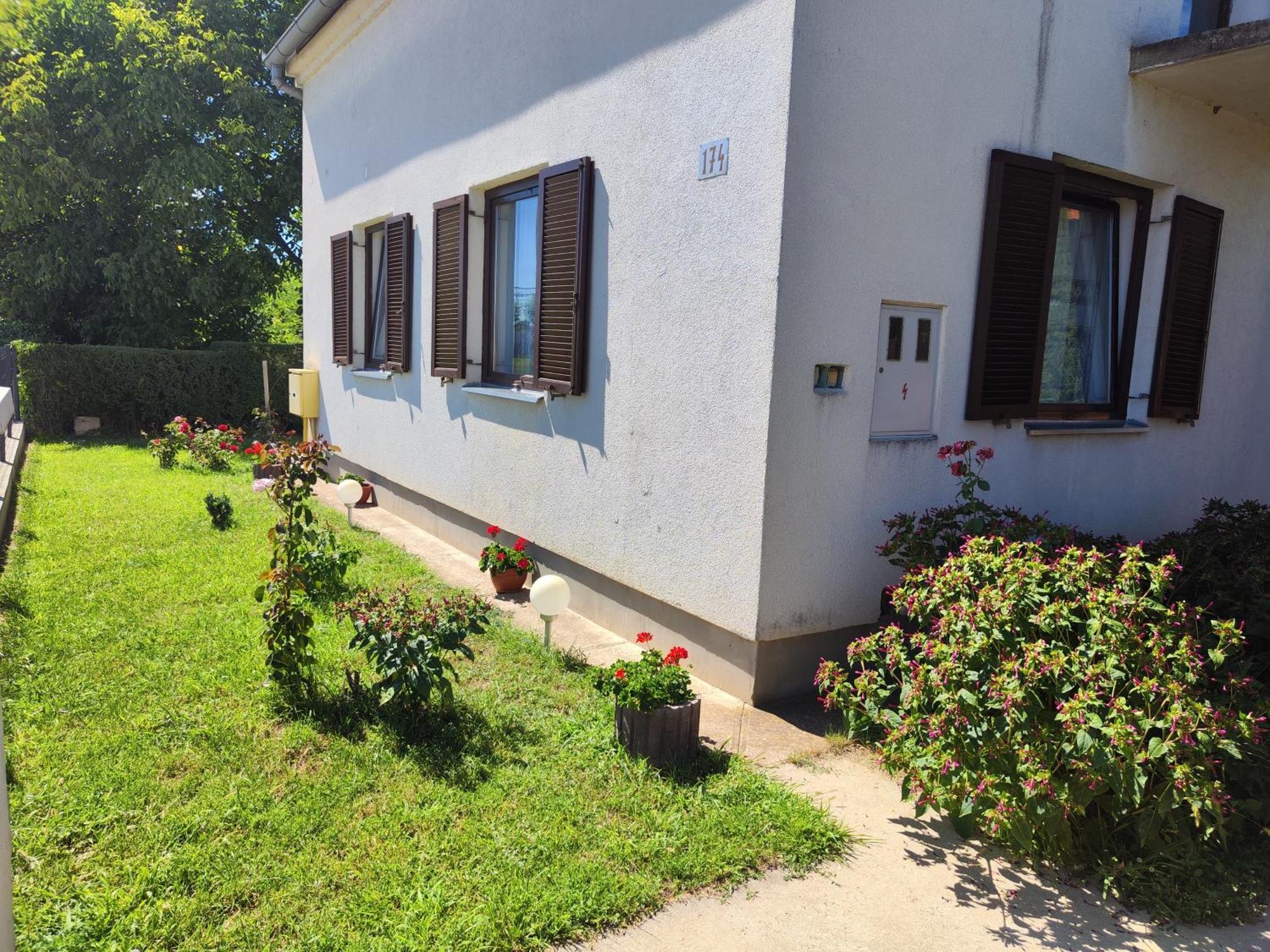 Vila Josipa Vukovar Luaran gambar
